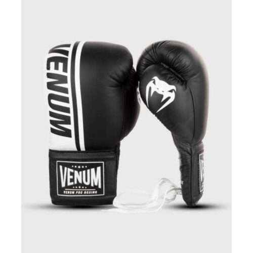 Venum Shield Pro bokshandschoenen met veters zwart wit