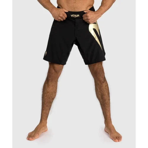 Venum Light 5.0 fightshort zwart goud